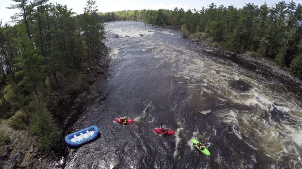 Wilderness Tours Rafting Resort Foresters Falls Exteriör bild